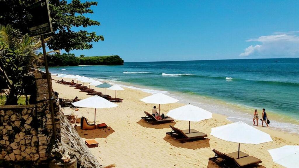 Blue Waves Balangan Homestay Улувату Экстерьер фото